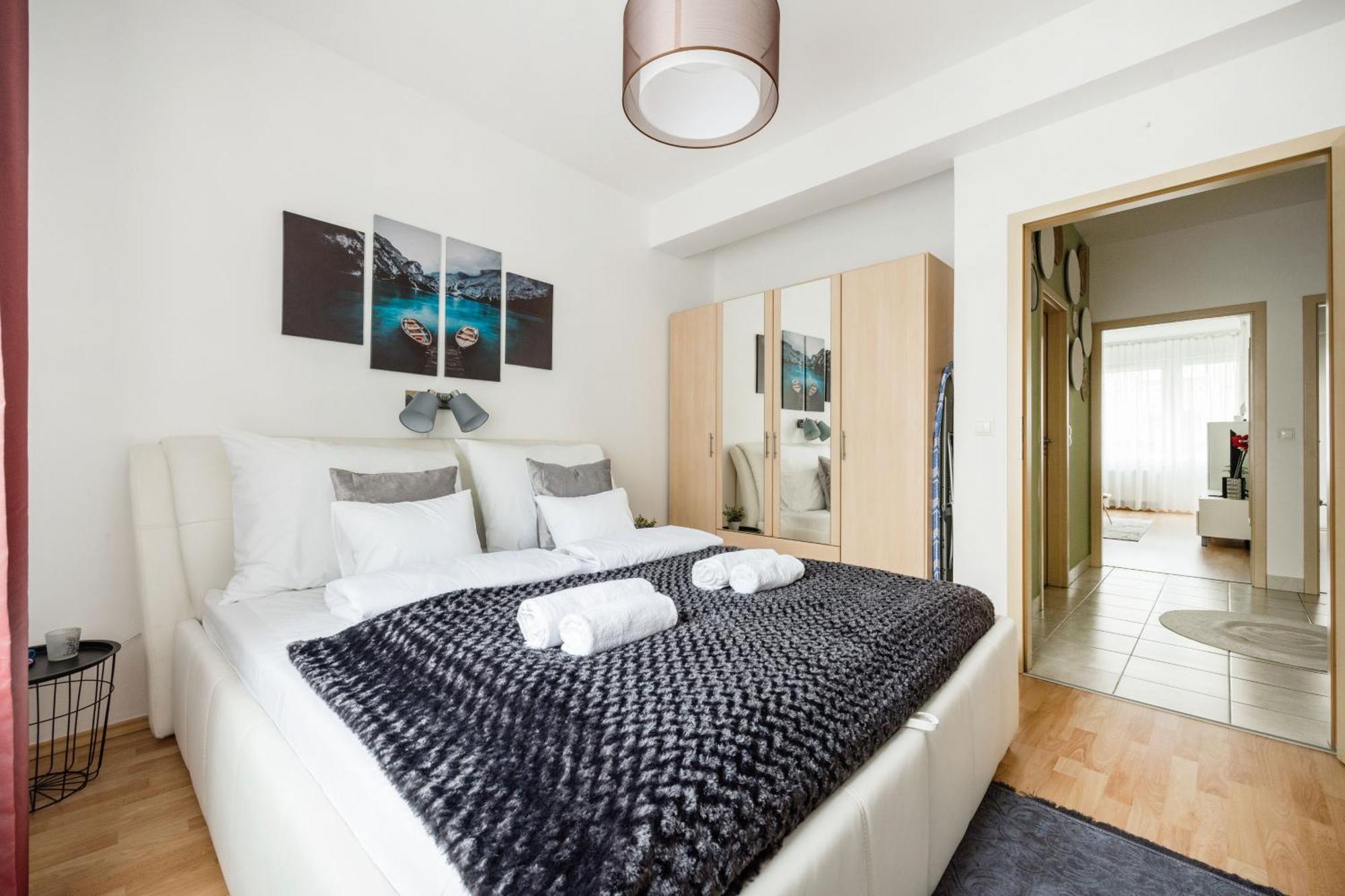 Modern Two-Bedroom Apartment With Free Parking Budapest Bagian luar foto