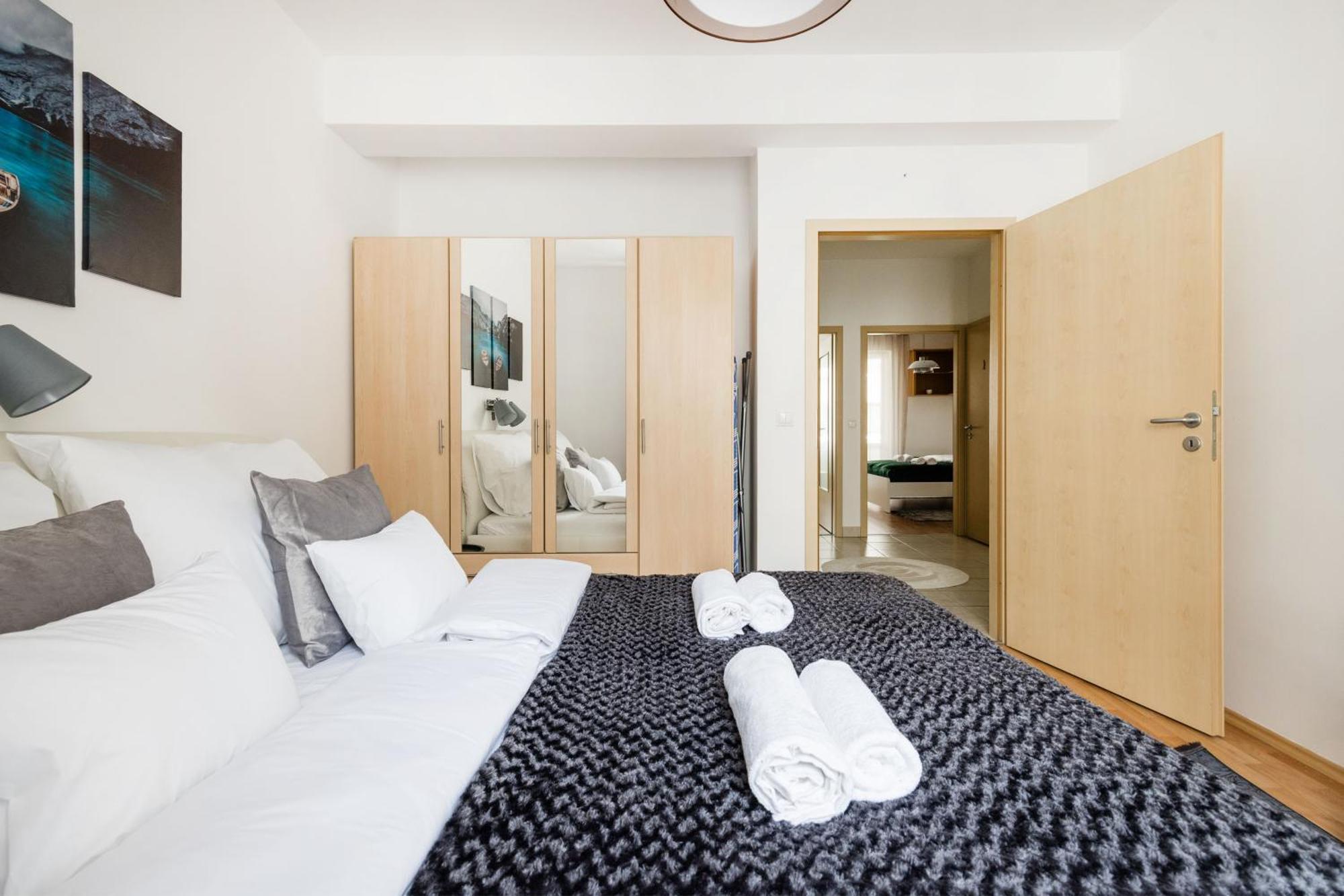 Modern Two-Bedroom Apartment With Free Parking Budapest Bagian luar foto