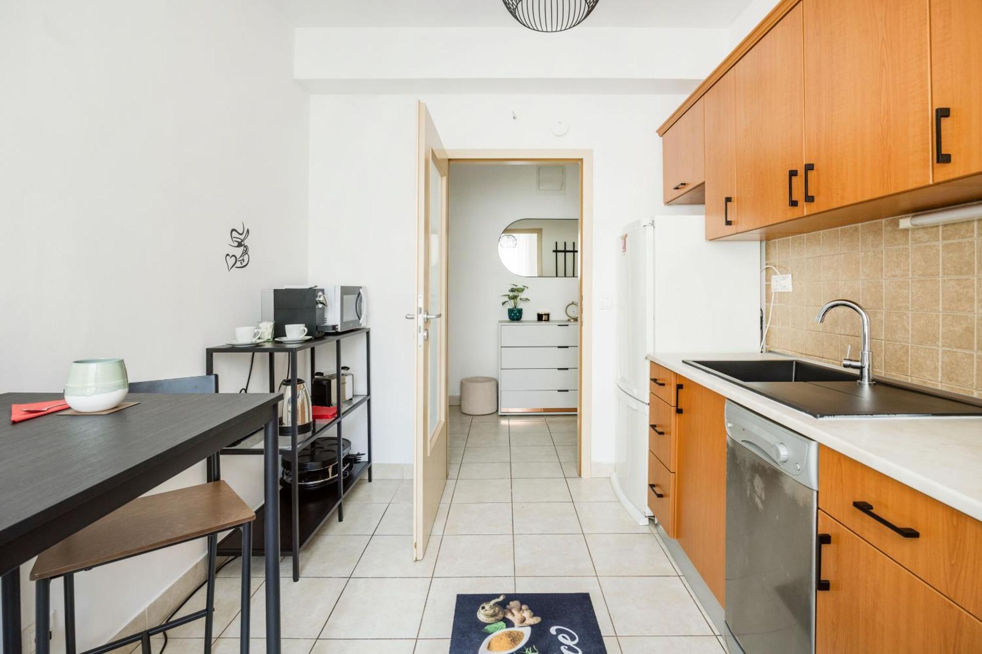 Modern Two-Bedroom Apartment With Free Parking Budapest Bagian luar foto